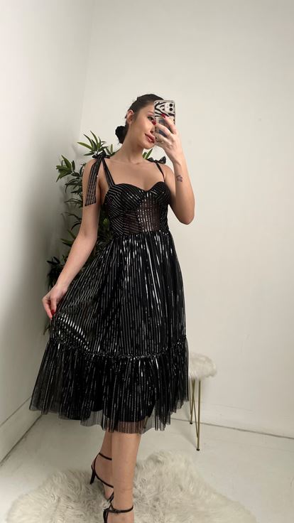 Siyah Askılı Pul Detay Midi Boy Abiye Elbise