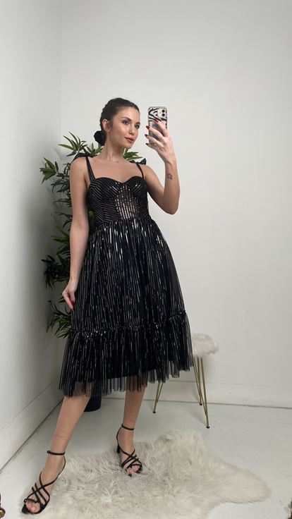 Siyah Askılı Pul Detay Midi Boy Abiye Elbise