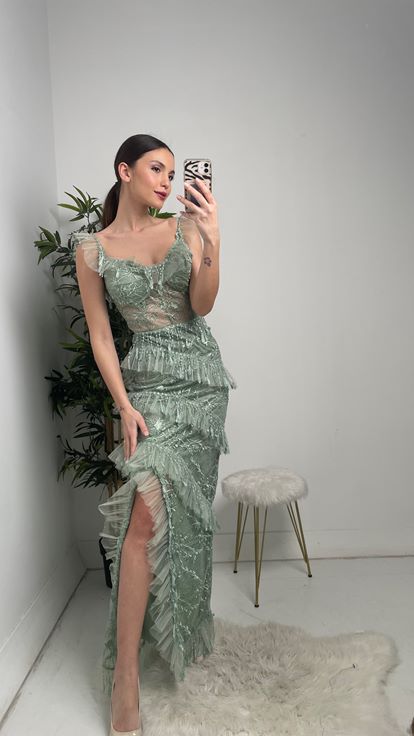 Mint Yeşili Fırfırlı Uzun Dantel Abiye Elbise