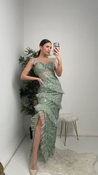 Mint Yeşili Fırfırlı Uzun Dantel Abiye Elbise