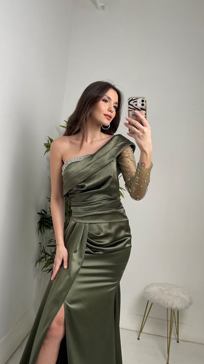 Haki Göğüsü Taşlı Tek Kol Saten Abiye Elbise