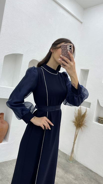 Lacivert Kolları Tül Tas Detay Kuşaklı Tesettür Abiye Elbise