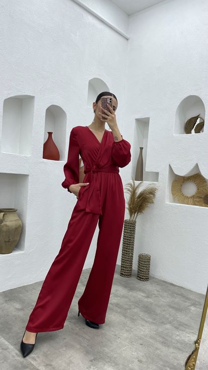 Kırmızı Kuşak Detaylı Kruvaze Yaka Saten Tulum