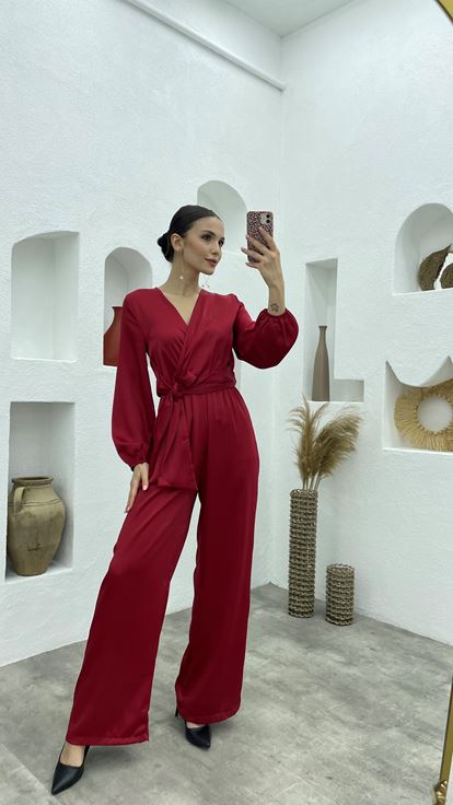 Kırmızı Kuşak Detaylı Kruvaze Yaka Saten Tulum