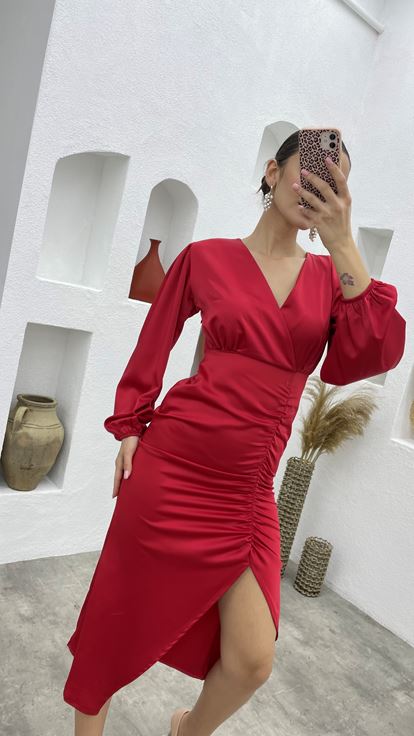 Kırmızı Büzgülü Kruvaze Yaka Saten Elbise