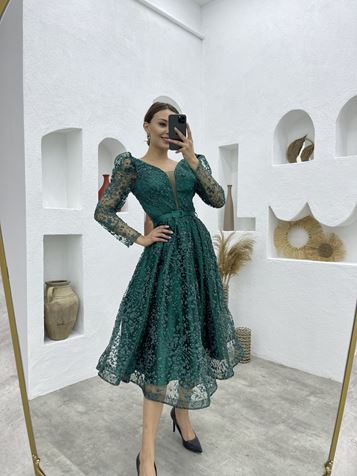 Grünes Tüll-Abendkleid in Midi-Länge