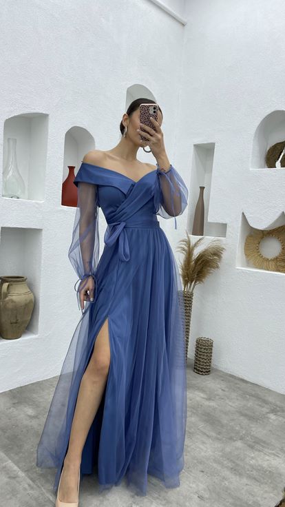 Mavi Kuşaklı Kayık Yaka Tül Abiye Elbise