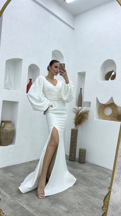 Abito da sera con manica a palloncino con bottoni bianchi