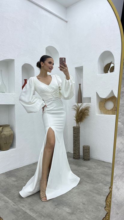 Abito da sera con manica a palloncino con bottoni bianchi