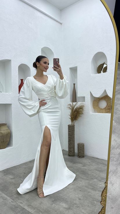 Abito da sera con manica a palloncino con bottoni bianchi