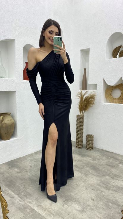 Siyah Asimetrik Kesim Büzgülü Simli Abiye Elbise