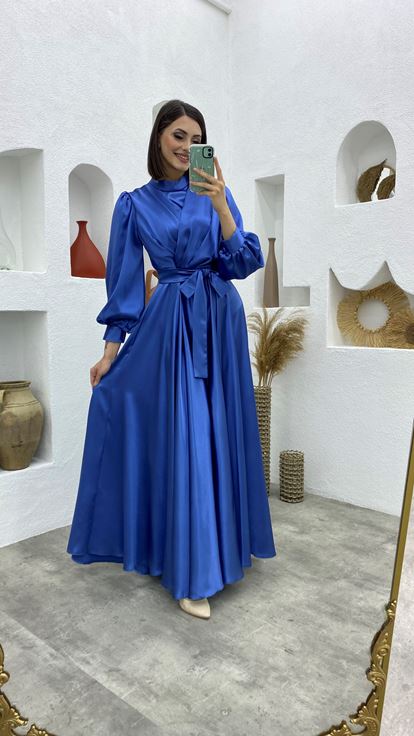 Mavi Kemerli Kruvaze Yaka Saten Abiye Elbise