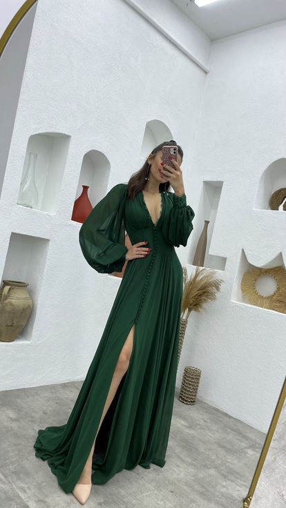 Yeşil Düğmeli Göğsü Dantelli Şifon Abiye Elbise