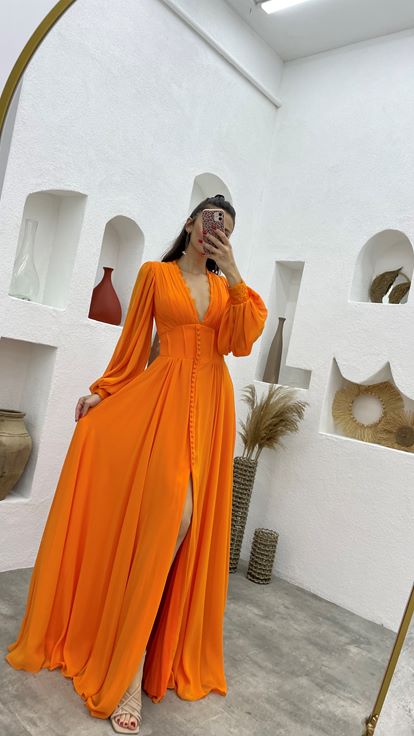 Turuncu Düğme Detay Göğsü Dantelli Şifon Abiye Elbise