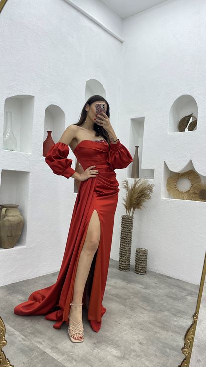 Piastrella petto pietra dettaglio raso abito da sera Aller