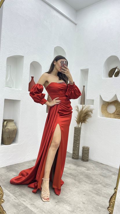 Piastrella petto pietra dettaglio raso abito da sera Aller