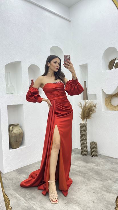 Piastrella petto pietra dettaglio raso abito da sera Aller