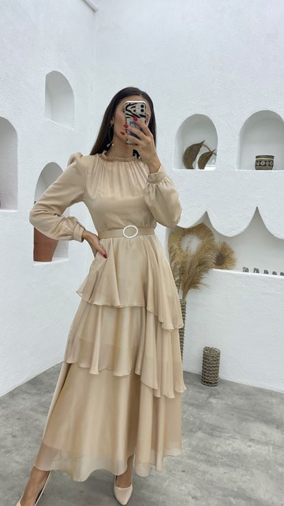 Krem Eteği Kat Kat Kemerli Sifon Tesettür Abiye Elbise