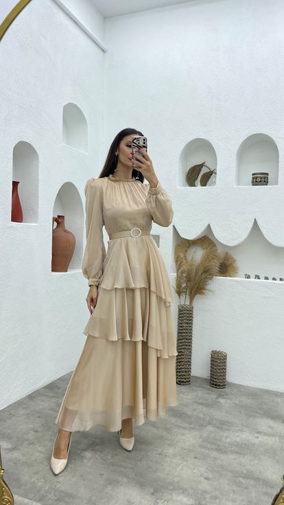 Krem Eteği Kat Kat Kemerli Sifon Tesettür Abiye Elbise