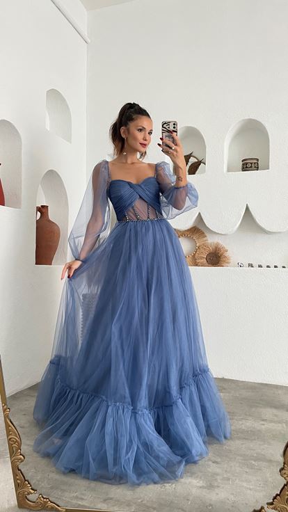 Blaues, langes Tüll-Abendkleid mit Ballonärmeln