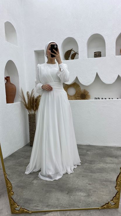 Beyaz Kruvaze Yaka Drapeli Şifon Tesettür Abiye Elbise