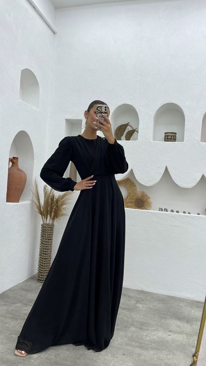 Siyah Kruvaze Yaka Kuşaklı Şifon Tesettür Abiye Elbise