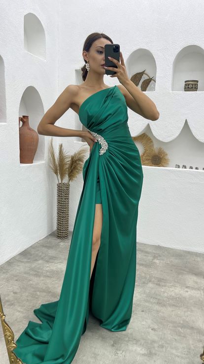 Yeşil Straplez İşlemeli Saten Abiye Elbise