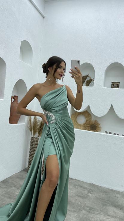 Mint Yeşili Straplez İşlemeli Saten Abiye Elbise