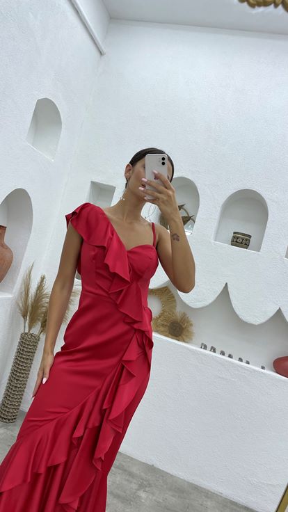 Kırmızı Tek Kol Volanlı Saten Abiye Elbise