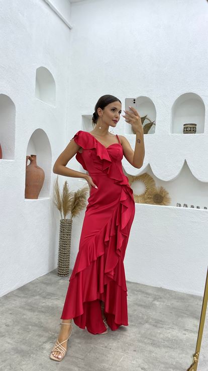Kırmızı Tek Kol Volanlı Saten Abiye Elbise