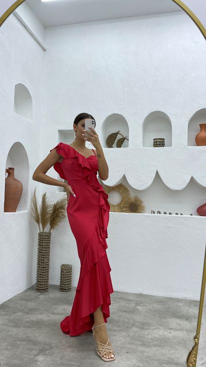 Kırmızı Tek Kol Volanlı Saten Abiye Elbise