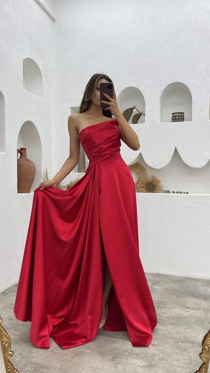 Kırmızı Straplez Drapeli Saten Abiye Elbise