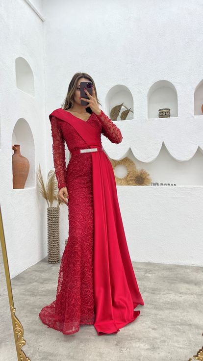 Kırmızı Güpür Ve Saten Detay Drapeli Kemerli Abiye Elbise