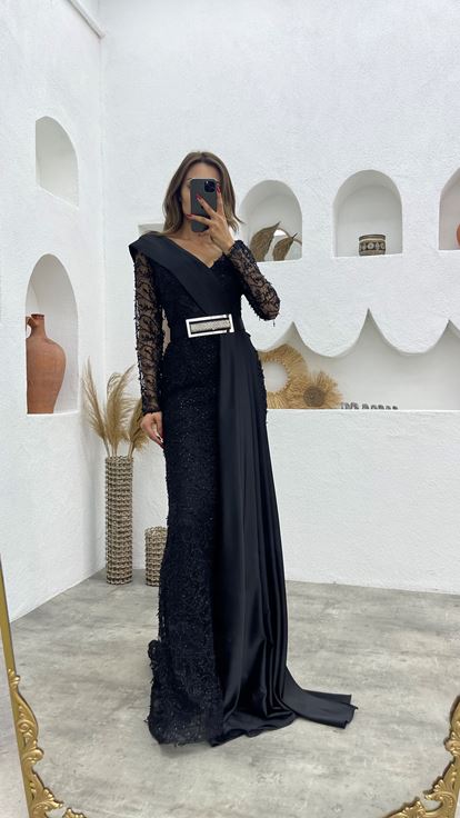 Siyah Güpür Ve Saten Detay Drapeli Kemerli Abiye Elbise