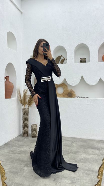 Siyah Güpür Ve Saten Detay Drapeli Kemerli Abiye Elbise
