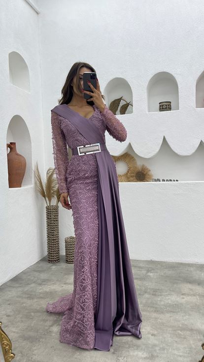 Lila Güpür Ve Saten Detay Drapeli Kemerli Abiye Elbise