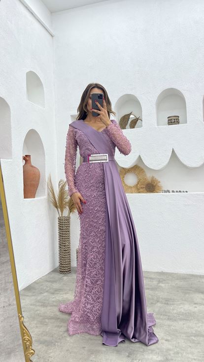 Lila Güpür Ve Saten Detay Drapeli Kemerli Abiye Elbise