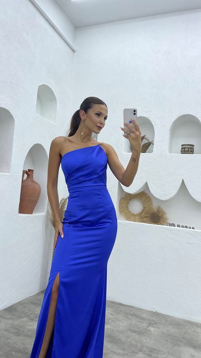 Saks Zincir Askılı Drapeli Saten Abiye Elbise