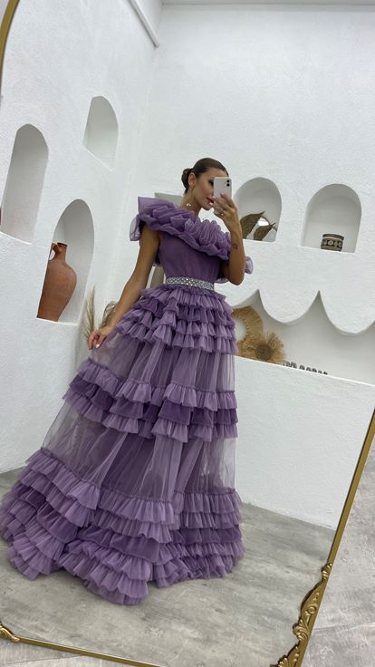 Lila Volanlı Fırfırlı Beli İşlemeli Tül Abiye Elbise