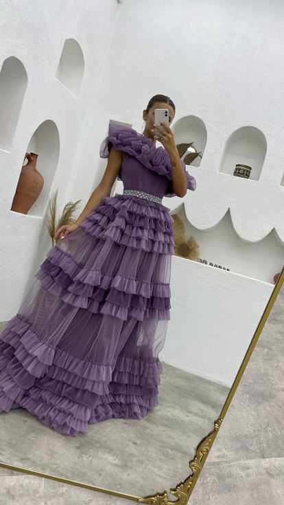 Lila Volanlı Fırfırlı Beli İşlemeli Tül Abiye Elbise