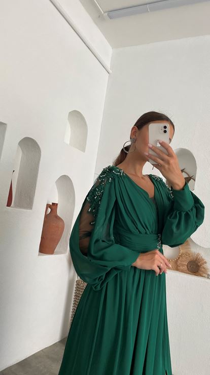 Yeşil Kolları İnci Detay Şifon Abiye Elbise