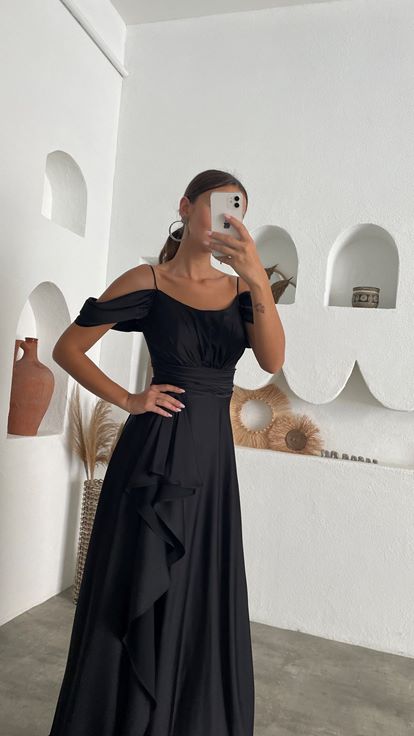 Siyah İp Askılı Drapeli Volanlı Saten Abiye Elbise