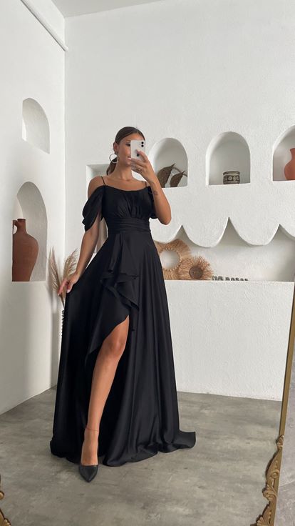 Siyah İp Askılı Drapeli Volanlı Saten Abiye Elbise