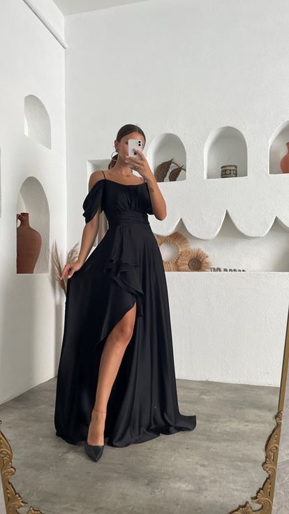 Siyah İp Askılı Drapeli Volanlı Saten Abiye Elbise