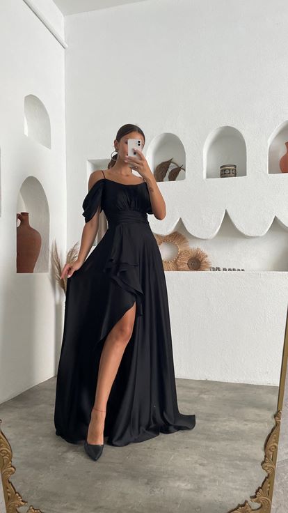 Siyah İp Askılı Drapeli Volanlı Saten Abiye Elbise