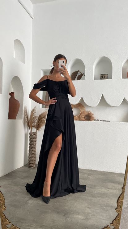 Siyah İp Askılı Drapeli Volanlı Saten Abiye Elbise