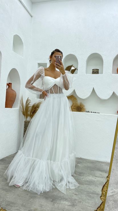 Weißes, langes Tüll-Abendkleid mit Ballonärmeln