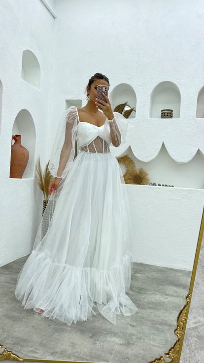 Weißes, langes Tüll-Abendkleid mit Ballonärmeln