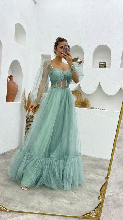 Mintgrünes, langes Tüll-Abendkleid mit Ballonärmeln