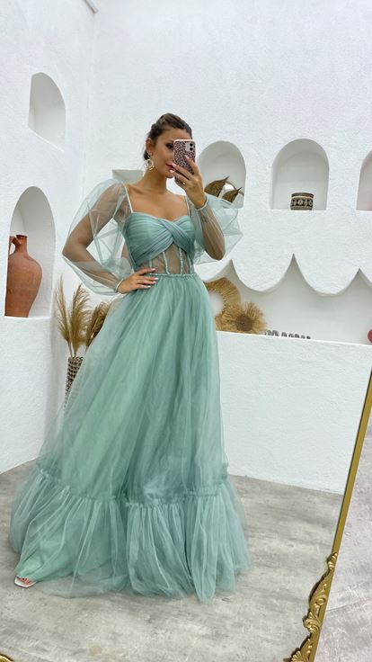 Mintgrünes, langes Tüll-Abendkleid mit Ballonärmeln